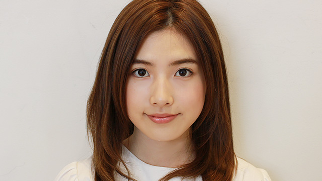 落ち着いた中にも女性らしさのあるオフィスメイク