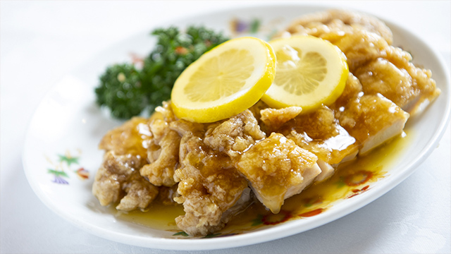「鶏肉の唐揚げレモンソース」¥1,944