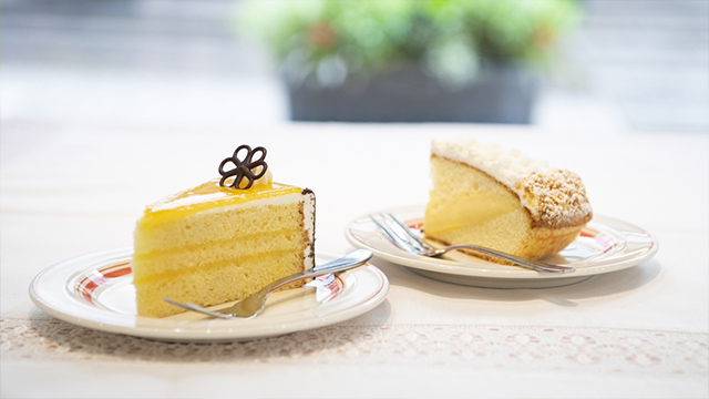 左から「レモンケーキ」¥320、「レモンパイ」¥310
