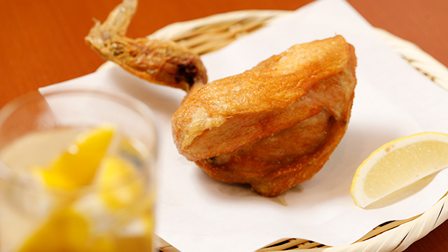 手羽の素揚げ 700円(税別)