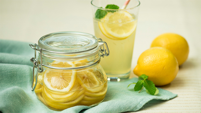 夏にぴったり♪簡単・自家製レモンシロップの作り方と活用レシピ