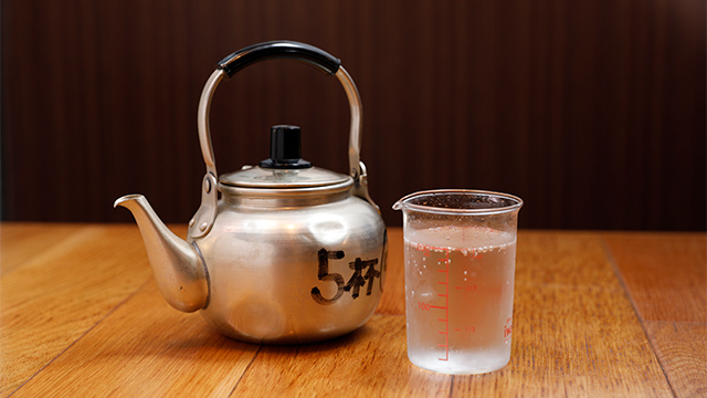 中お代わり「やかん」 1500円(税別) 炭酸 300円(税別)