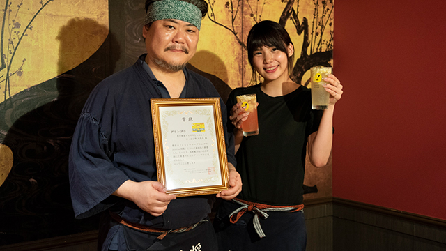 大将の石井 宏和さんと看板娘の佐藤 美優さん