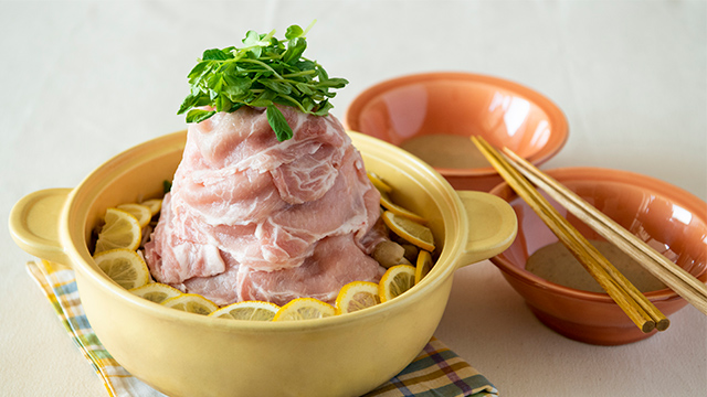 迫力&ボリューム満点!肉タワーもやしレモン鍋