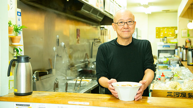 原田さん。ラーメン屋をスタートする前には、弟の蕎麦屋で修業していた経験もあるそう。