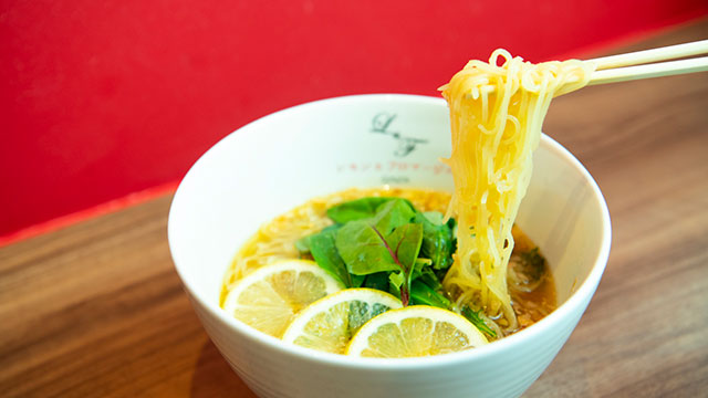 麺は、たった12kcalしかない、糖質ゼロ麺をチョイス。