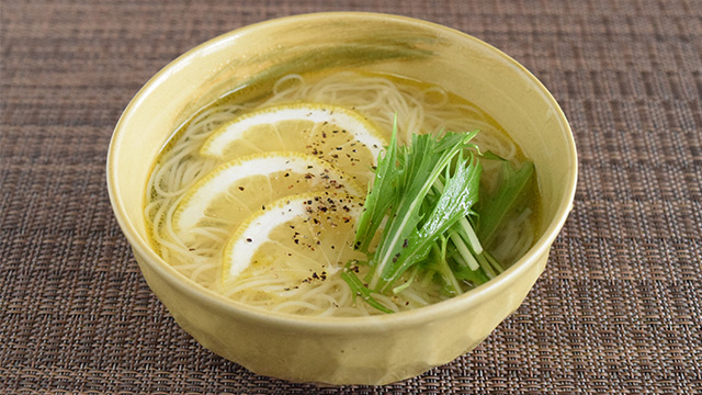【〆まで楽しもう!】和風だしをいかして「素麺」を投入