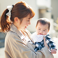 岡望さん（29才） & 彩葉ちゃん（8カ月）